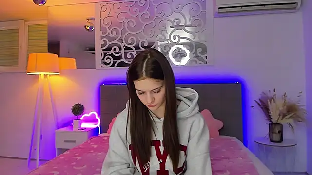 LuisaClover's cam snapshot