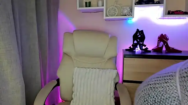 feliziaDesire's cam snapshot