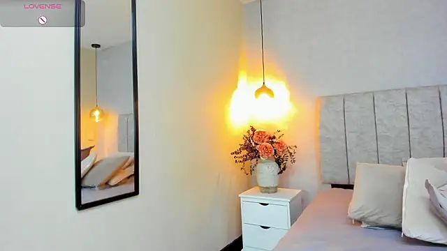 zara_milf's cam snapshot