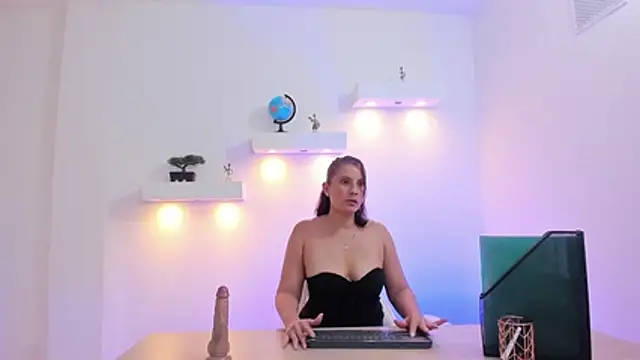 ada_mclaine's cam snapshot