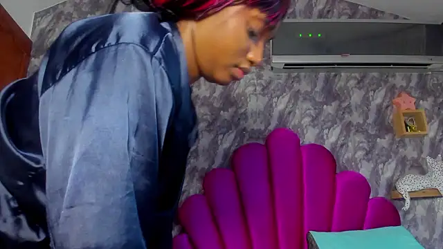 EMMAPARISS's cam snapshot