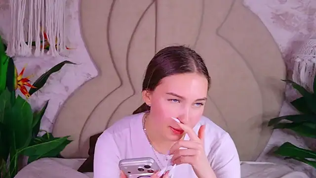 OliviaLay's cam snapshot