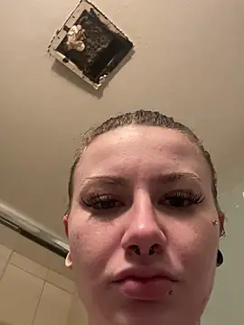 sluttysmiley's cam snapshot