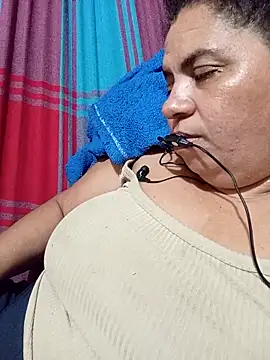 Ravena2290 live sex cam