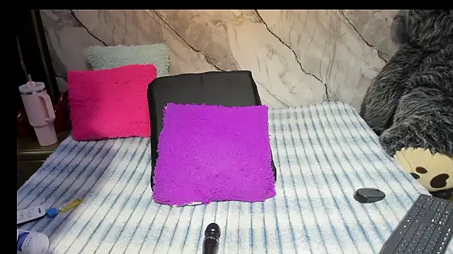 Niyirey1's cam snapshot