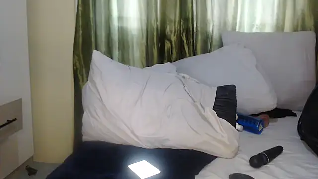 Foxybrownxx1 live sex cam