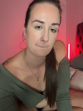 EllaMae live sex cam