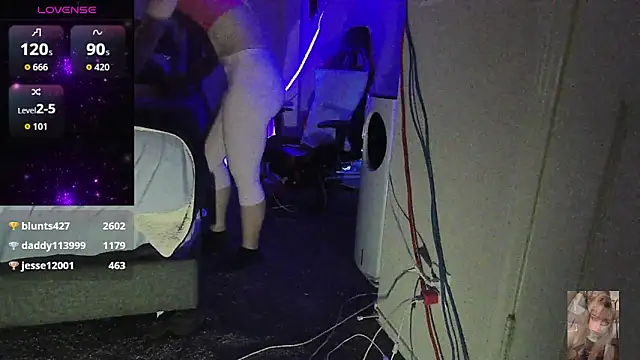 Blondiewithanass's cam snapshot