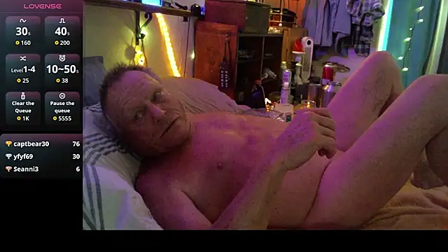 Pussyeat2please's cam snapshot