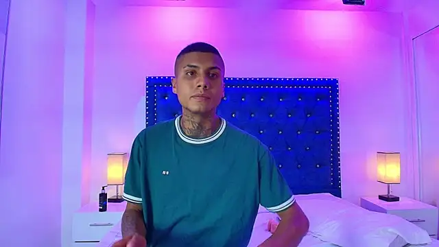 Damian_and_roxanne's cam snapshot