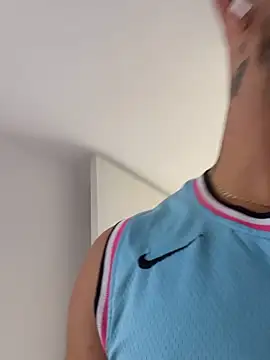 Ezzio_Scolaro live sex cam