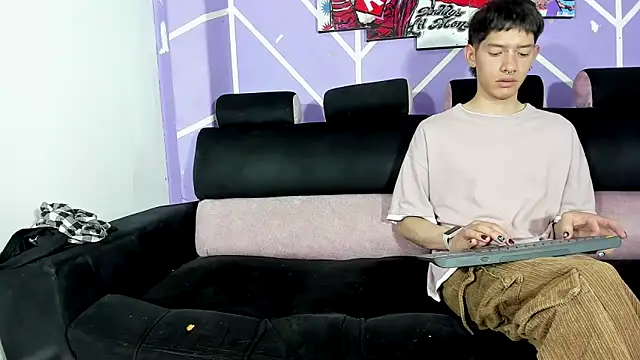 heyy_noah11 live sex cam