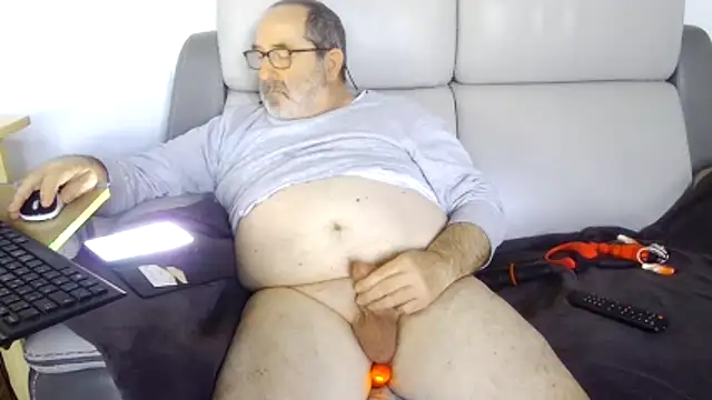 gillou1234's cam snapshot