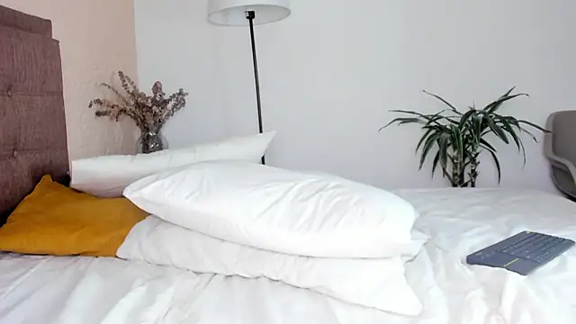 SalomeStorm_'s cam snapshot