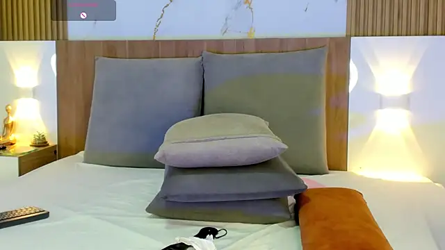 Zhara_Lenoire's cam snapshot