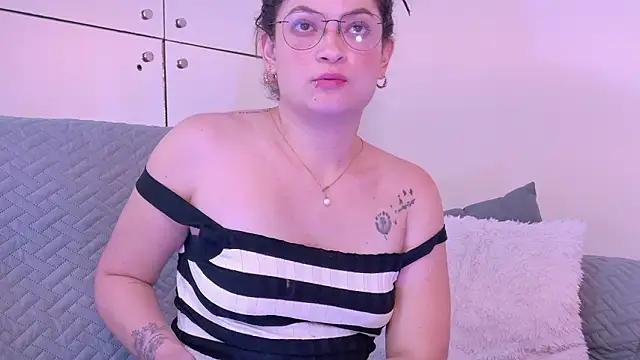 KatiaEvans_'s cam snapshot