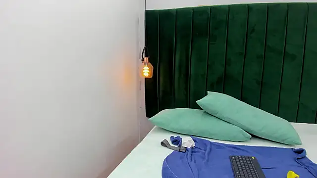 Ema-Horny's cam snapshot