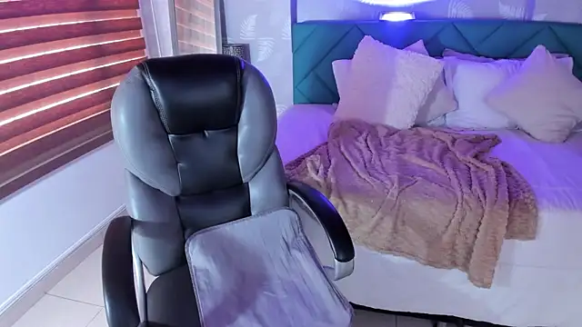 Antonela_vargas's cam snapshot