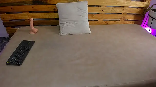 Naughty_Vanessa_'s cam snapshot