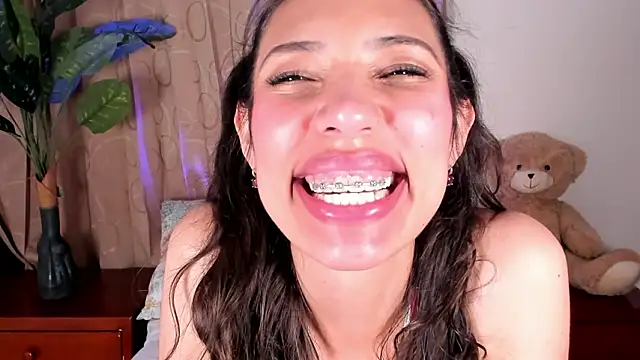 Miss_veronicaa2's cam snapshot