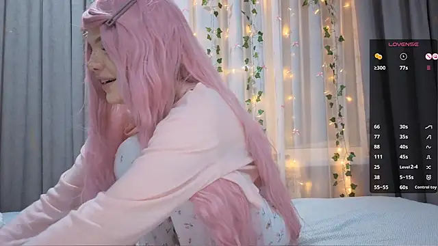 CarolinePepper's cam snapshot