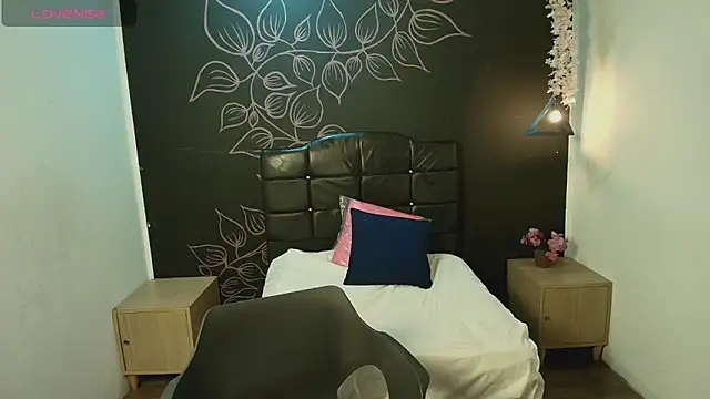 IvonneRoss_'s cam snapshot