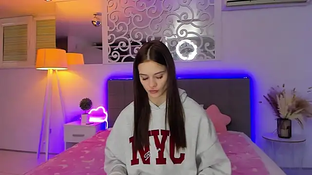 LuisaClover's cam snapshot