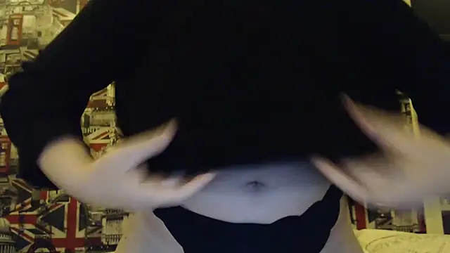 Lynylou's cam snapshot