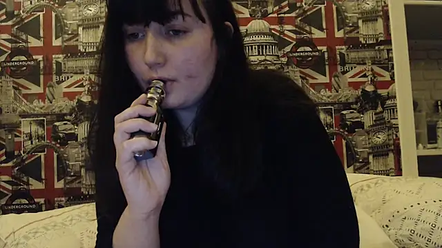 Lynylou's cam snapshot