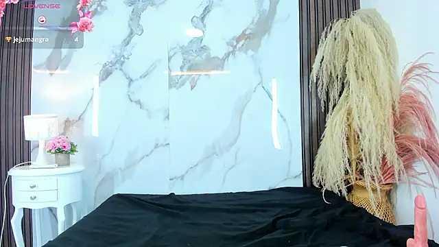 hilarythomsom's cam snapshot