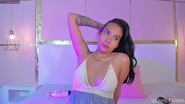 VenusEvans1's cam snapshot