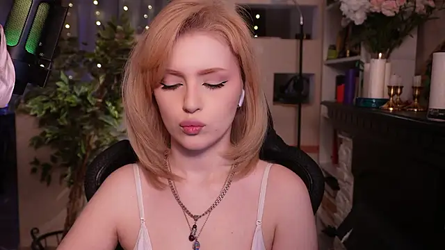 Chriss_Fox's cam snapshot