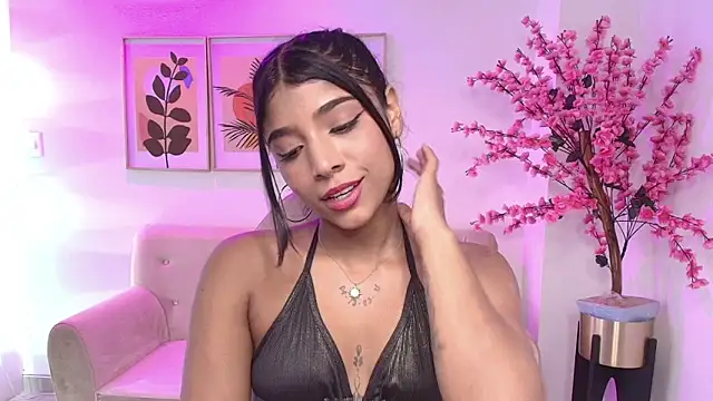 Divinee_Cloe's cam snapshot