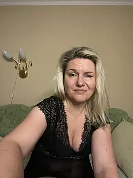 AliceSwan4011's cam snapshot