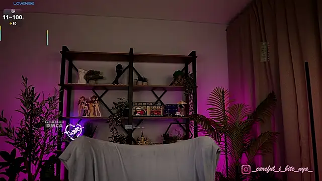 careful_i_bite_nya's cam snapshot