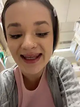 KittyQueeny live sex cam