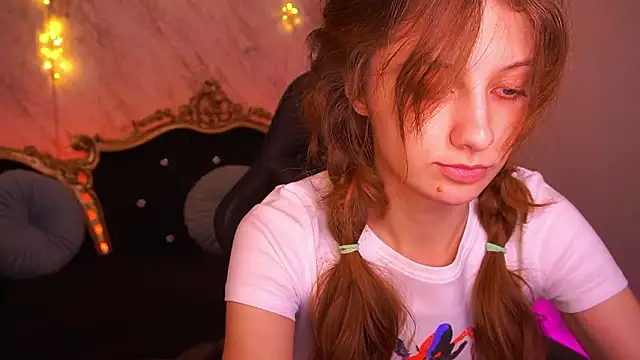 CuteeFoxy's cam snapshot