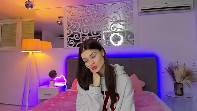 LuisaClover's cam snapshot