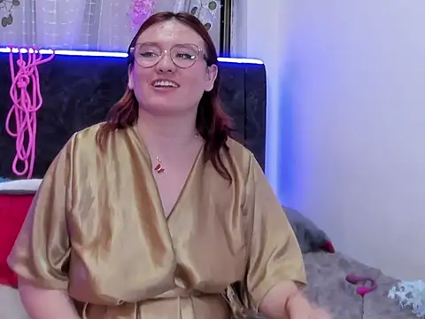 AliaMiller_'s cam snapshot