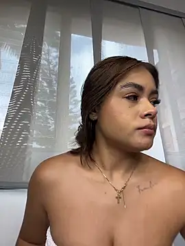 MayaMoanXXX live sex cam