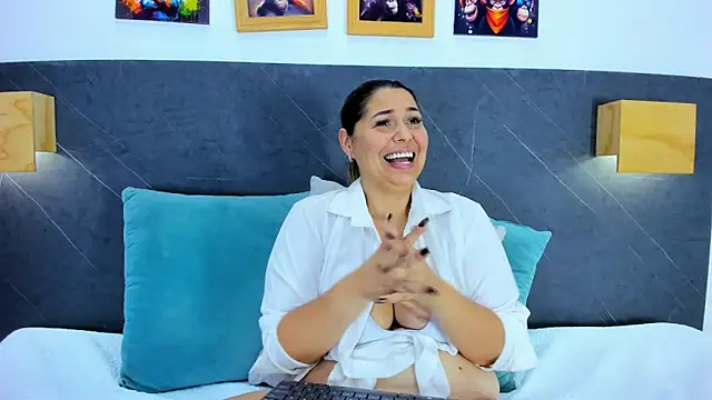 Andhrea_Vale's cam snapshot