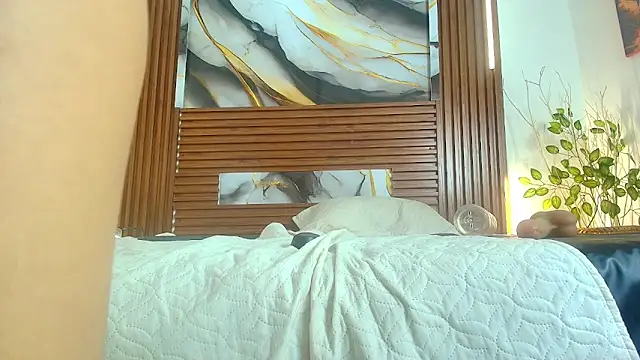 Celeste_hot_08's cam snapshot