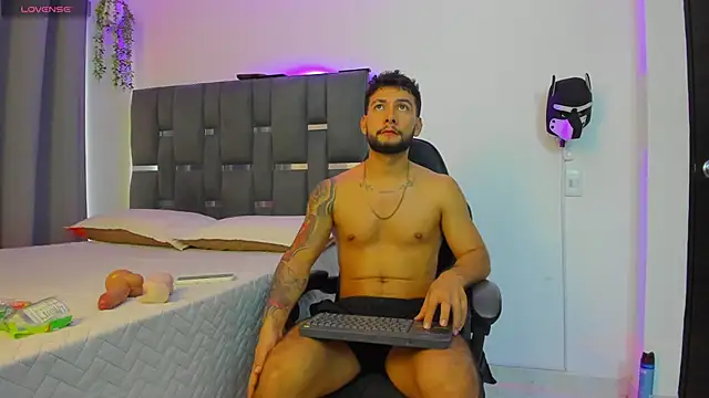 noah_corvelle's cam snapshot