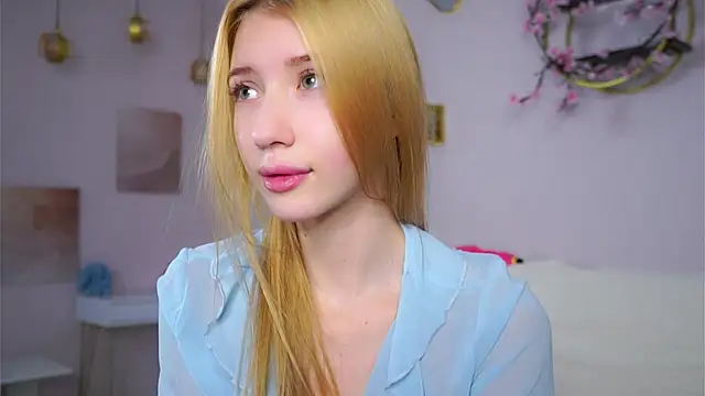 SunnivaCovil's cam snapshot