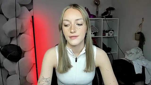 EvelynBlond's cam snapshot