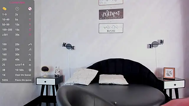 NiccolleHall's cam snapshot