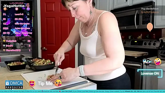 YogaHottie76's cam snapshot