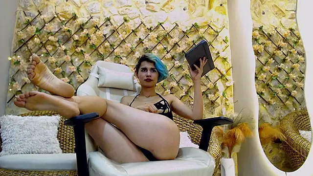 Amy_petitee's cam snapshot