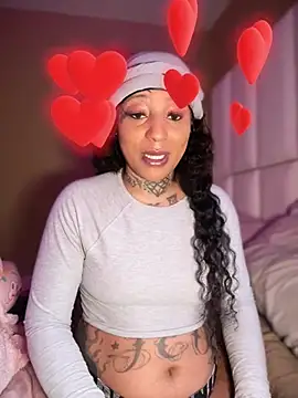 CrownedNyaries's cam snapshot