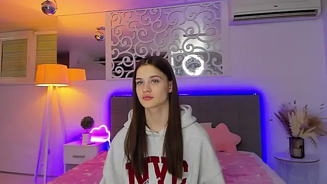 LuisaClover live sex cam